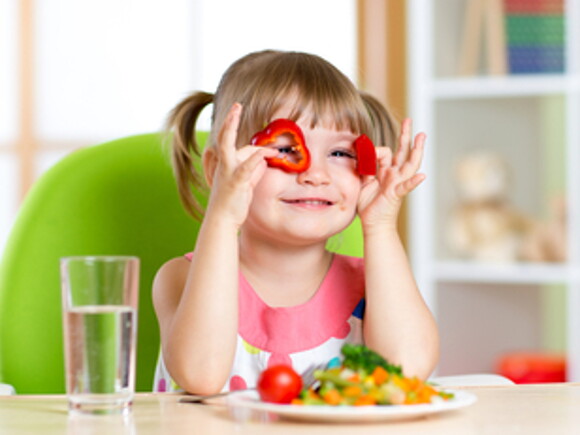 10 عناصر غذائية مهمّة لنمو جسم طفلك